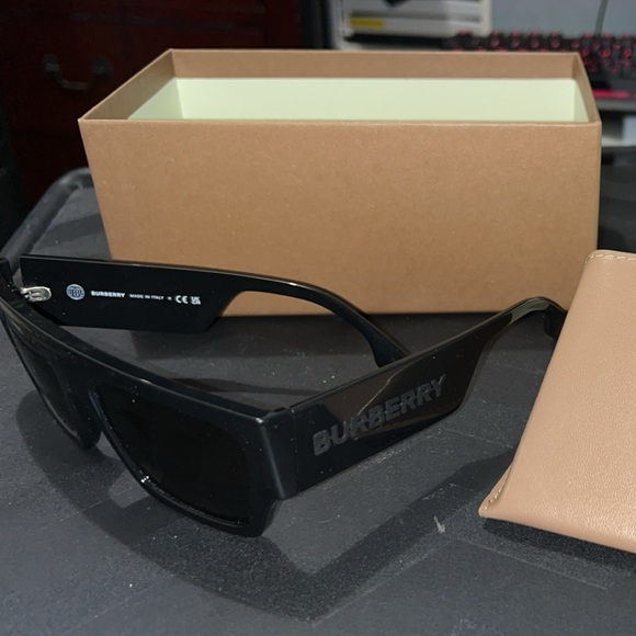 Burberry Sunglasses Men or Women - Picture 1 of 5